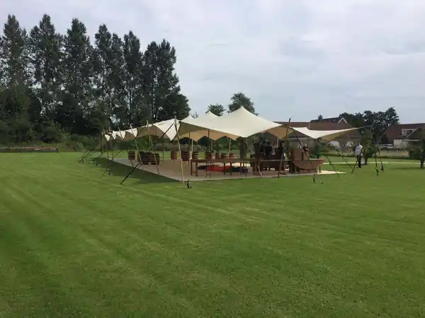 Stretchtenten 10x25 250 staanplaatsen